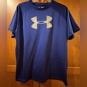 UNDER ARMOUR BOYS TSHIRT
SIZE YOUTH EXTRA LARGE
VERY GOOD CONDITION